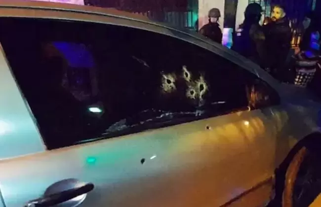 Camioneta baleada en Rosario
