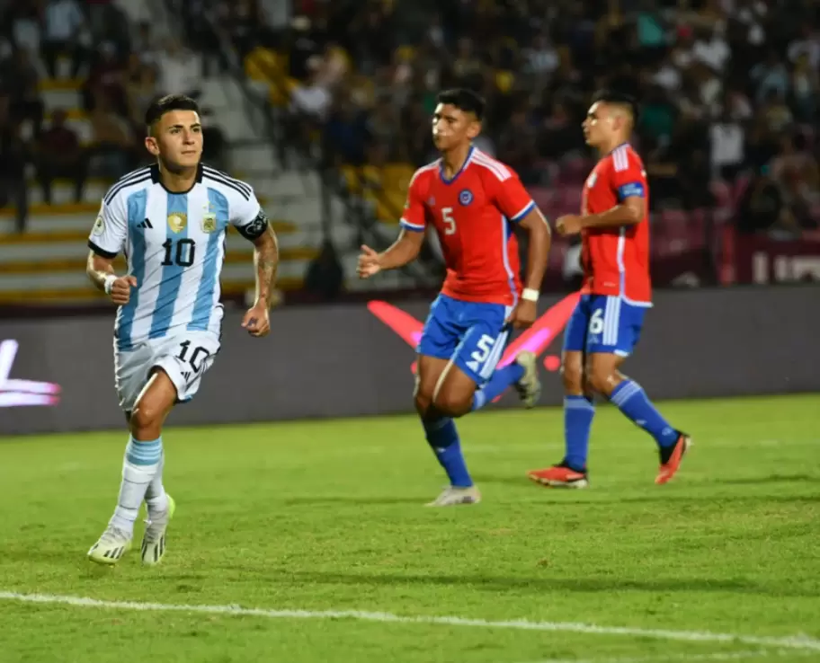 Argentina gole a Chile en el Estadio Polideportivo Misael Delgado
