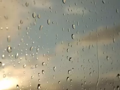 Sol y lluvia