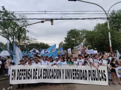 Marcha Federal en defensa de la Universidad Pblica de la UNNE