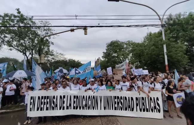 Marcha Federal en defensa de la Universidad Pblica de la UNNE